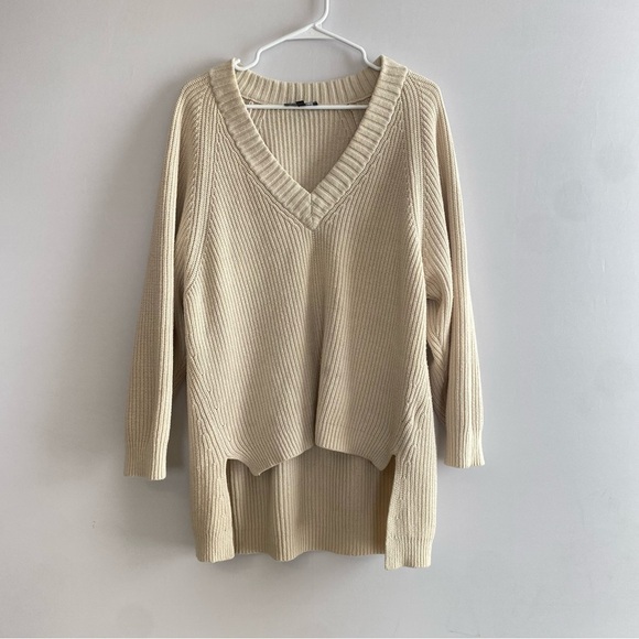 Express Cream V-Neck Sweater with Relaxed Fit‎ - Picture 1 of 4